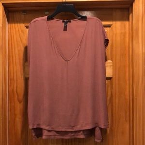 Deep blush nude hi-low hem v-neck blouse top